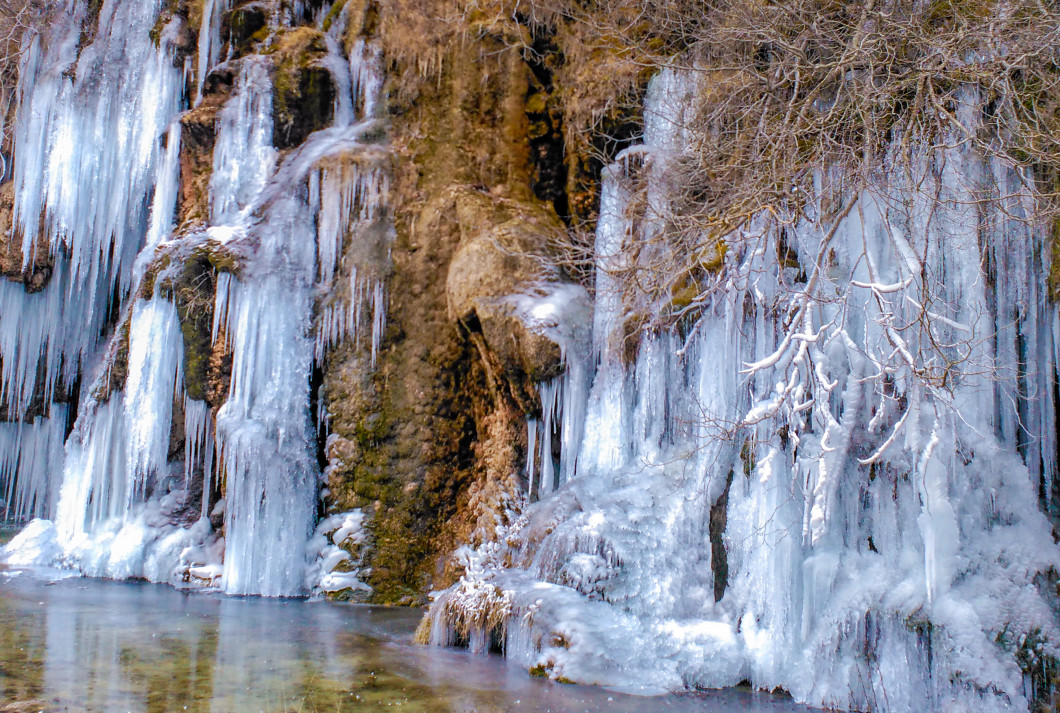 Nacimiento del Río Cuervo, cascada